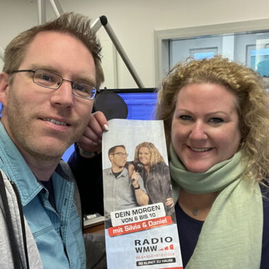 Silvia Ochlast - Radio WMW mit Kollege Daniel Krawinkel und Brötchentüten
